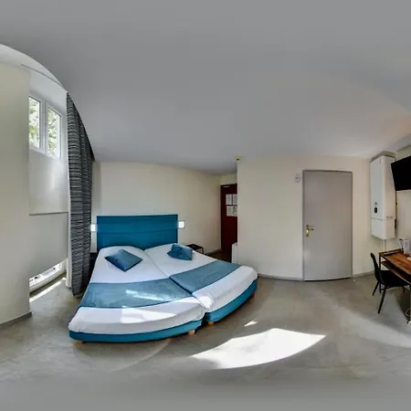Du Parc מלון 3*